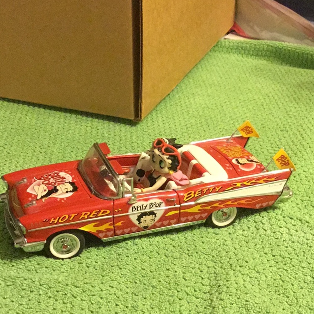 Vintage Betty Boop Red and White Convertible Toy Car - Picture 1 of 14